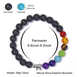 Bracelet éléphant chakra en pierre de lave avec perles colorées et turquoise sur fond blanc
