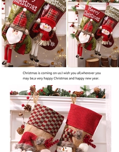 Detailansicht der 3D Weihnachtssocken mit Nikolaus- und Schneemannfigur aus Strickstoff