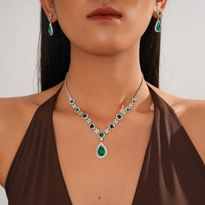 Silver jewelry set with green pear-cut gemstones and sparkling rhinestones for women
