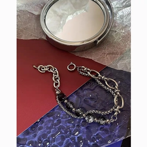 Bracelet double chaîne en acier titane avec perles à effet craquelé et fermoir en T unisexe
