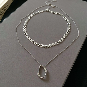 Minimalist silver geometric chain necklace set with irregular streamline oval pendant