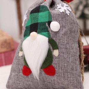 Weihnachts-Geschenkbeutel aus Leinen mit Zwerg-Motiv und grünem Karomuster