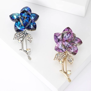 Elegant Crystal Rose Brooch Alloy Rhinestone Flower Pin Elegant Corsage For Wedding Party Banquet Women Fashion Jewelry Accessories Gift