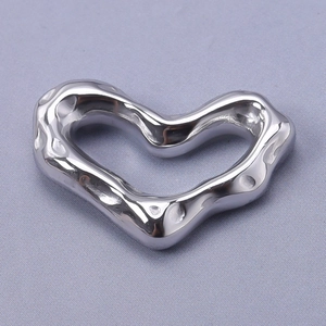 Detail of a silver heart-shaped 304 stainless steel pendant with a hammered texture