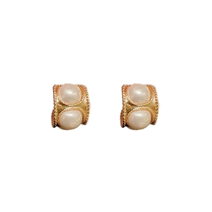 Boucles d'oreilles vintage françaises en forme de C dorées avec perles nacrées