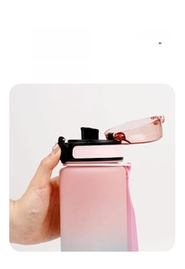 Detail of 32oz gradient sports bottle showing the one-click lid and safety lock mechanism