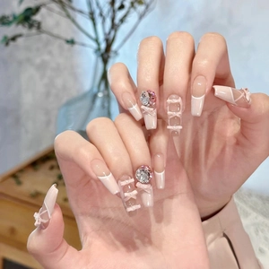 Press On Nails Lange Coffin Rosa French Ballet Style Mit 3D Schleifen Künstliche Perlen Strass Elegante Künstliche Nägel Damen