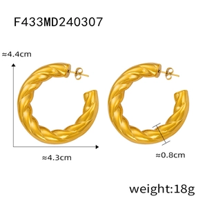 Detailed size and weight chart for gold-plated chunky C-shape twisted hoop earrings