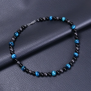 Herrenhalskette aus blauem Tigerauge und Onyx mit Magnetsteinen und Metallverschluss