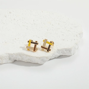 Chic lightning bolt earrings in gold with yellow enamel and sparkling rhinestones