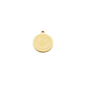 Detail van een ronde gouden smiley hanger met gepolijste spiegelafwerking voor doe-het-zelf