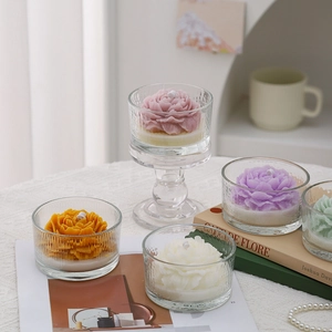 Macro di candele profumate a forma di peonia in ciotole di vetro per la casa