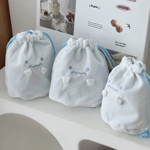 Set van 3 lichtblauwe pluche trekkoordtasjes met schattig borduurwerk en witte pompons