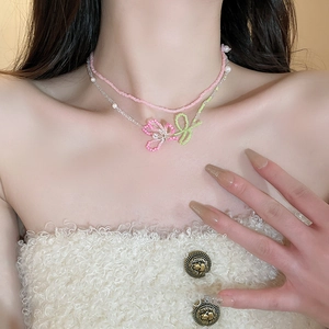 Double-layered floral beaded necklace with pink flowers and white pearls for women