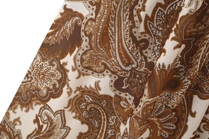 Vue macro détaillée du tissu à motif cachemire montrant les textures et motifs