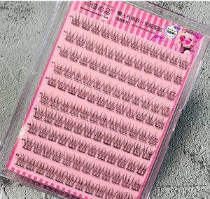 Detail of glue-free individual fish tail lashes in 10-row large capacity pink box