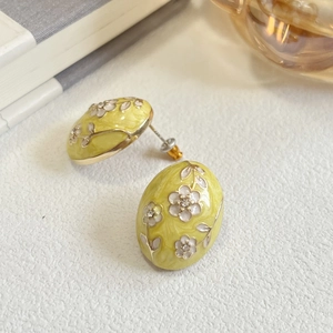 Vintage oval enamel flower earrings in yellow with silver needle and rhinestone details