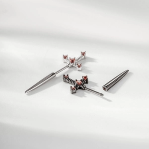Ohrstecker in Schwertform mit roten Zirkoniasteinen in Silber und Schwarz aus Edelstahl