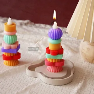 Stapelbare geometrische siliconen kaarsvorm met kleurrijke DIY-tray in Scandinavische stijl