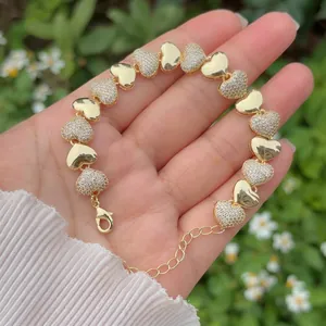 Bracciale a cuore placcato oro 18k con cristalli di zircone e catena regolabile