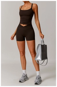 Dunkelbraunes Yoga-Set mit U-Ausschnitt Crop-Top und High-Waist Fitness-Shorts