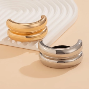 Detail of polished gold and silver elastic double-layer metallic hair cuffs