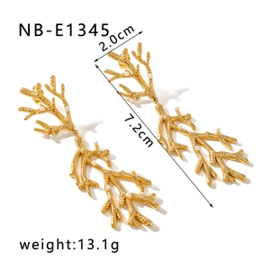 Detail view of 18K gold plated coral branch earrings with pearls, size 7.2cm, 13.1g