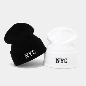 Bonnets en maille avec broderie NYC en noir et blanc pour l'automne et l'hiver