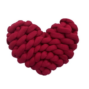 Hand-knitted red heart pillow made of core-spun yarn for Nordic style home decor
