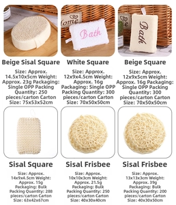 Macro-opname van natuurlijke luffa-badsponzen en sisal pads in verschillende vormen