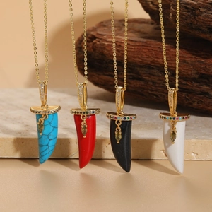 Pendentifs de luxe en forme de corne avec zircone et résine en quatre couleurs vives