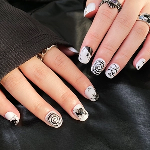 Glossy Press On Nails Black And White Anime Style Abstract Manga Graphics Street Cool Short Square Fake Nails For Women