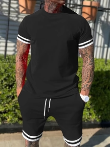 Ensemble de sport d'été noir pour hommes avec rayures blanches sur t-shirt et short