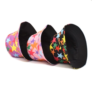 Chapeaux bob à motif d'étoiles pentagrammes en violet, rose et noir pour protection solaire