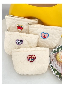 Borse in cotone trapuntato con ricami a cuore e chiusura a zip per piccoli oggetti