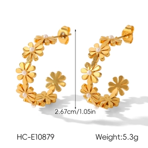 Close-up of golden daisy earrings with white pearls and size specifications shown