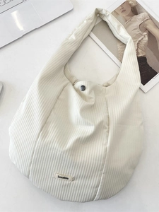 Sac fourre-tout minimaliste en velours côtelé crème avec fermoir magnétique et sangle