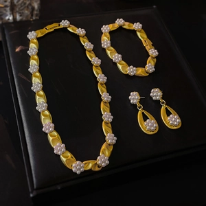 Vintage French Style Jewelry Necklace And Flower Water Drop Earrings With Silver Earring Post Alloy Artificial Pearl For Women