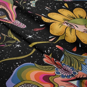 Détail du tissu aux motifs floraux psychédéliques colorés et textures surréalistes
