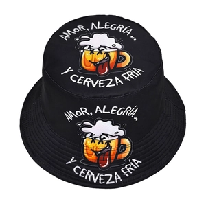 Cappello a secchiello nero con stampa di birra cartoon e scritte in spagnolo per festival