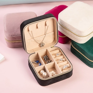Velvet travel jewelry organizer with zipper in multiple colors for rings and necklaces