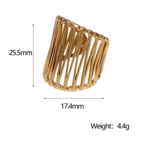 Detailed view of hollow line wide gold ring with dimensions 25.5mm and 4.4g weight