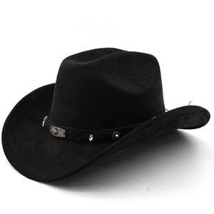 Détail d'un chapeau de cowboy noir avec turquoise ethnique et clous en métal décorés
