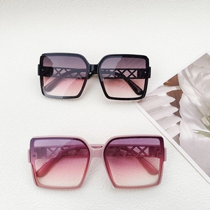 Fashionable oversized square sunglasses with gradient lenses and hollow cross-temple design
