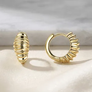 Vintage Geometrische Geribbelde Croissant Oorbellen Voor Vrouwen 18K Verguld Metaal Getextureerde Koperen Oorknopjes Mode Sieraden Accessoires