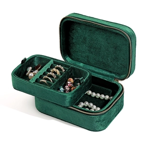 Portable double-layer green velvet jewelry box with zipper for rings and necklaces