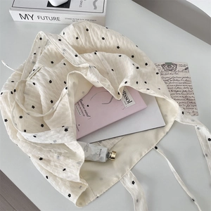 Floral print tote bag interior detail showing spacious capacity for books and cosmetics