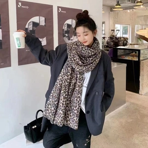 Thick leopard print pashmina shawl for women showcasing soft texture and autumn style