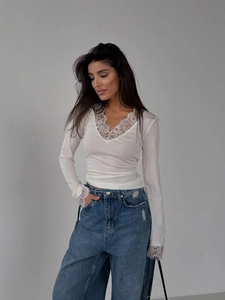Slim fit white long sleeve t-shirt with elegant V-neck lace patchwork and trim detailing