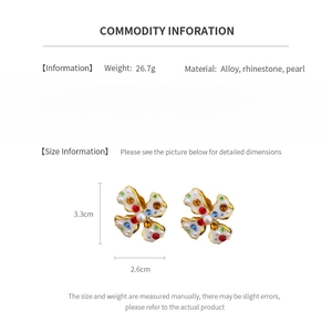 Detailed view of vintage flower earrings with rhinestones, pearls and product dimensions